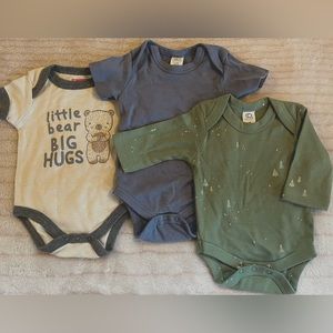 LOT of 3 Newborn & 0-3 months onesies short & long sleeve colored organics